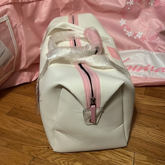 New Honma LTD Edition 65th Anniversary Sakura Blossom Duffel & Golf Cover Set - Picture 6 of 17